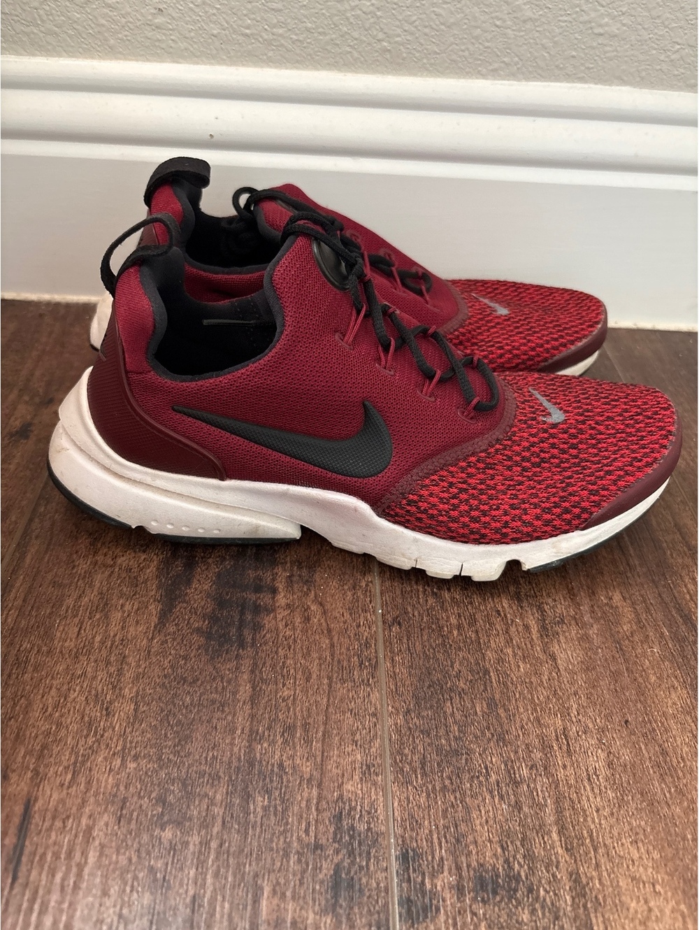 6Y, 7.5W Nike Presto Flys Burgundy Running Shoes
